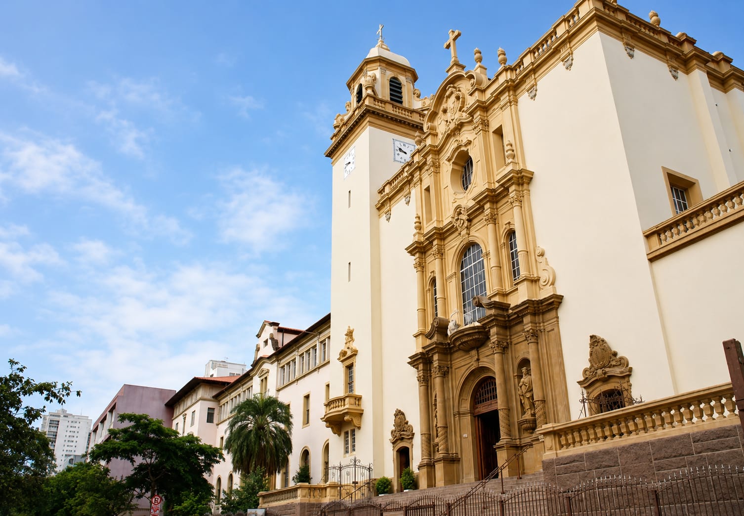 Fachada da Basílica de Nossa Senhora do Carmo